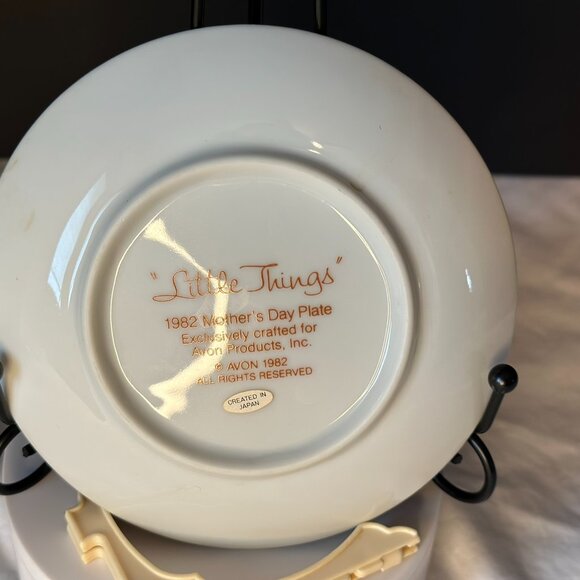 RARE VINTAGE AVON MOTHER'S DAY PLATE – 1982 "LITTLE THINGS MEAN ALOT" - Picture 2 of 4